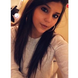 Meet your Posher, Alexis